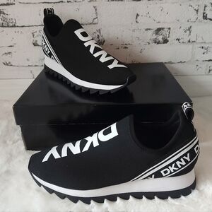 NIB DKNY Abbi Slip-On Sneakers, 9.5